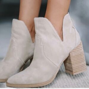 STEVE MADDEN, Chaya Suede Leather Pointed Toe Bootie, Size 8